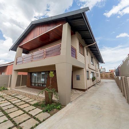 The Musafer Travel Lodge Pietermaritzburg Exterior foto
